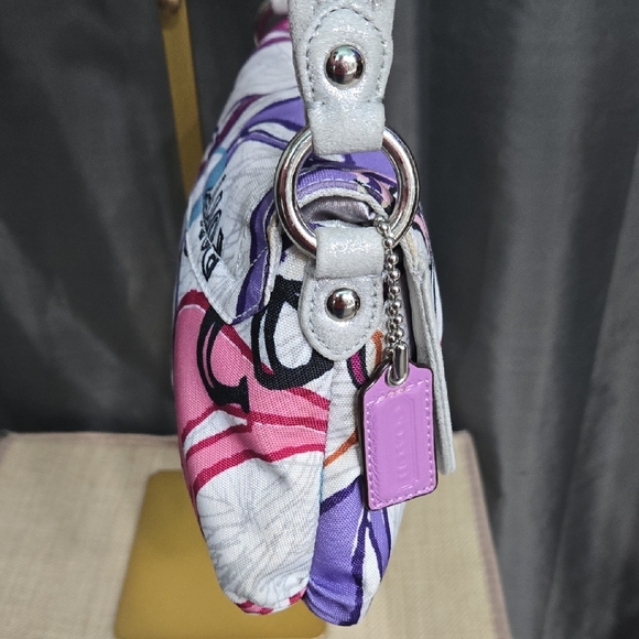 V-DAY SALE! Coach Poppy Silver and Colorful Graphic Shoulder Bag - Picture 3 of 16